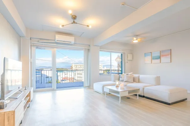 Luxury, Villa, King Bed, 4 Futon Beds, White Beach House 10/10