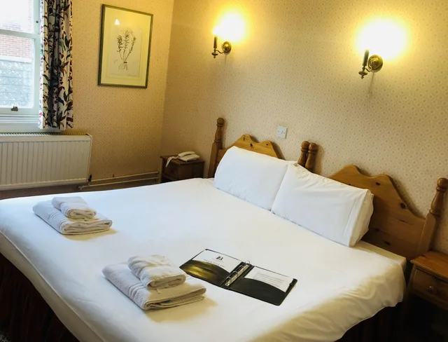 غرفة قياسية بسريرين منفصلين، Brook Red Lion Hotel 3/5