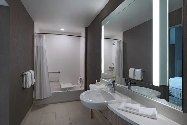 جناح بسرير كينج بغرفة نوم واحدة مع سرير سحّاب إضافي لذوي الإعاقة، Springhill Suites By Marriott Waco 2/3