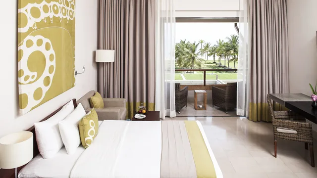 Deluxe, 1 King and 1 Single Beds, Amaya Beach Passikudah 2/5