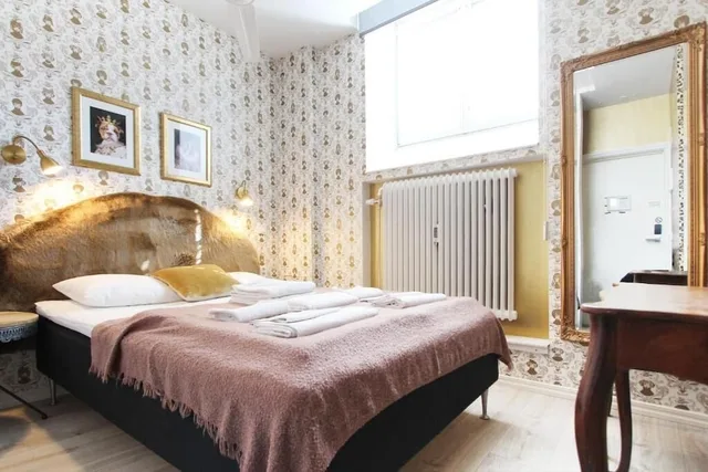 غرفة بسرير كوين بحمام مشترك، Skanstulls Hostel 1/2