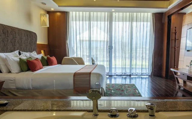 جناح رئاسي بسرير كينج بإطلالة على الجبل بحوض استحمام، Mountain Glory Forest Resort 5/10