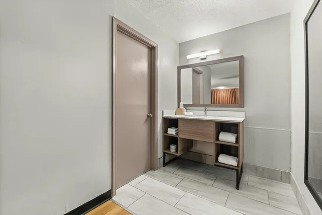 Non-Smoking Superior 1 King Bed, Micro-Fridge، Red Roof Inn Memphis - Graceland/ Airport 9/10