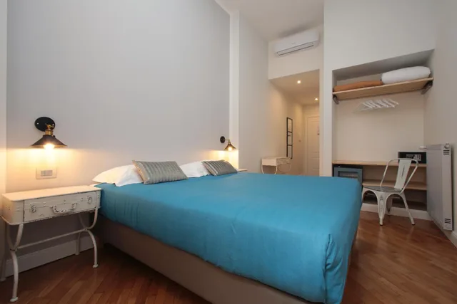 غرفة ديلوكس بسرير كوين، Trevi Contemporary Suite 5/10
