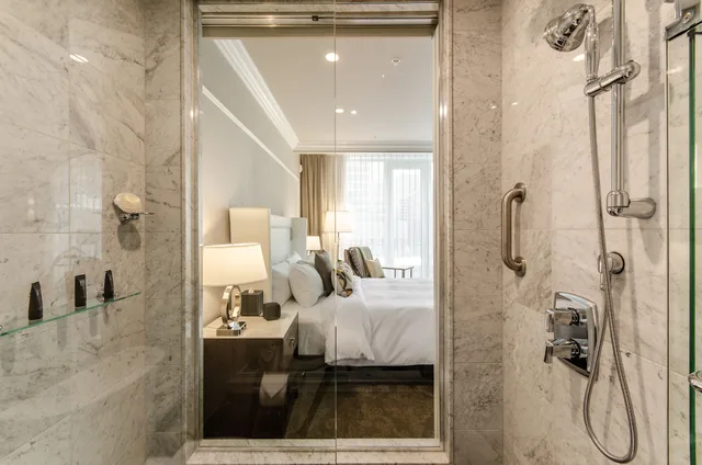 غرفة ديلوكس بسرير كينج بشرفة، Hotel Birks Montreal 10/10