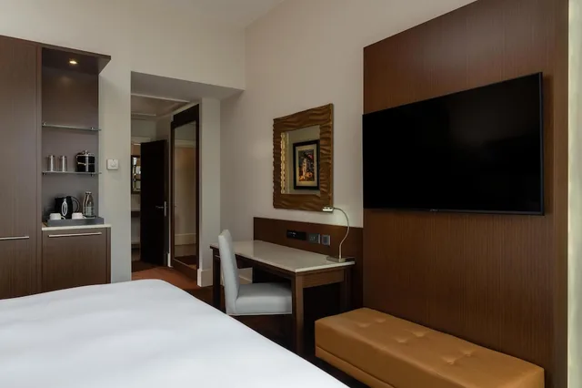 جناح بسرير كينج بغرفة نوم واحدة مع دخول الصالة، Radisson Blu Hotel, Addis Ababa 7/10