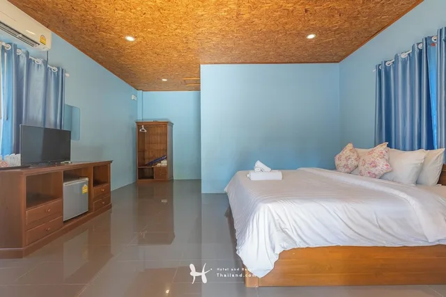 Coconut, Garden, Queen Bed, with Pool، Sea Far Resort 4/10
