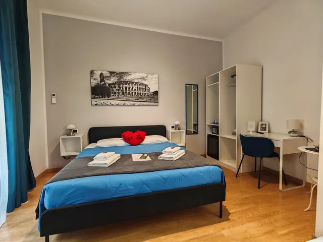 Blue, Queen Bed، Trasteveredreamsuites 2/10