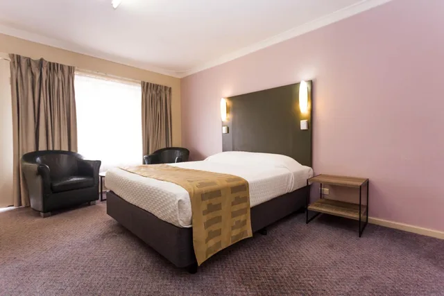 غرفة كومفورت بسرير مزدوج، Sleepwell Motel 2/2