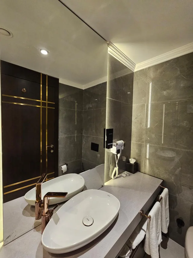 جناح، Asur Imperial Hotel 3/8