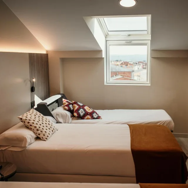 غرفة ثلاثية، Hotel Lux Melide 5/8