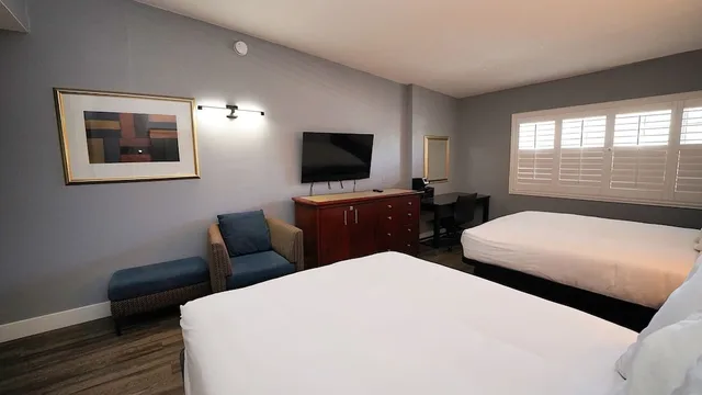Renovated, 2 Queen Beds، Seaside Inn & Suites 1/6