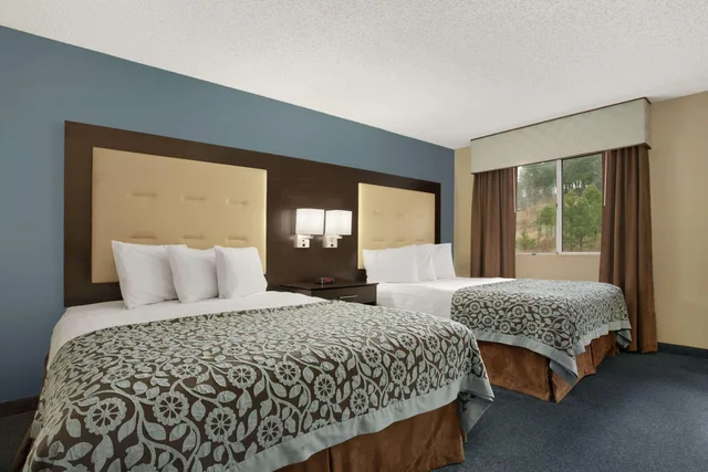 غرفة بزنس رباعية بسرير كوين، Days Inn by Wyndham Williams, AZ 1/1