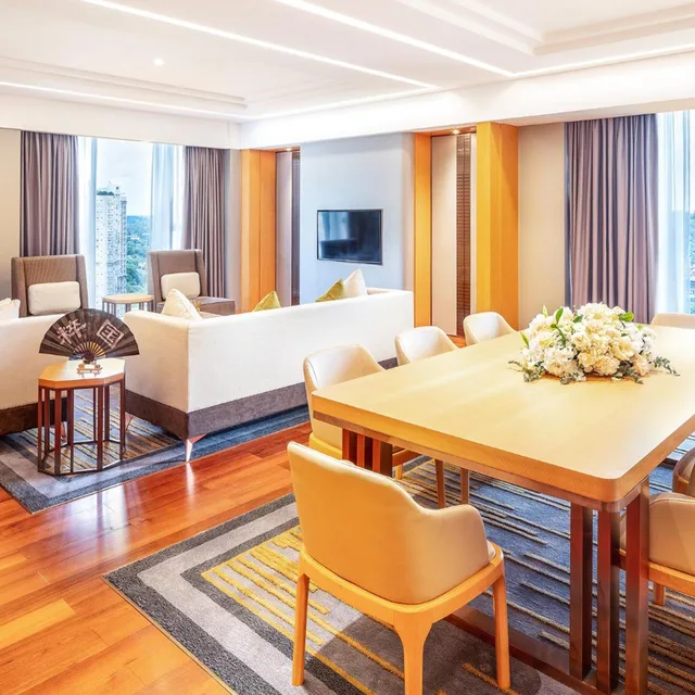 1 Bedroom, Suite, Dining Area، Holiday Inn Neijiang Riverside 3/4