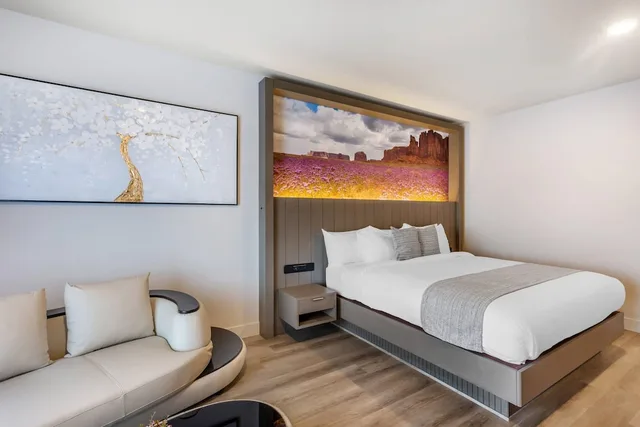 غرفة بسرير كينج لذوي الإعاقة، The Valor, Ascend Hotel Collection 1/10