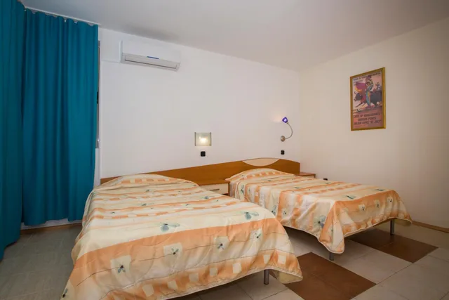 شقة بإطلالة على البحر بغرفتي نوم، Royal Bay 4/10
