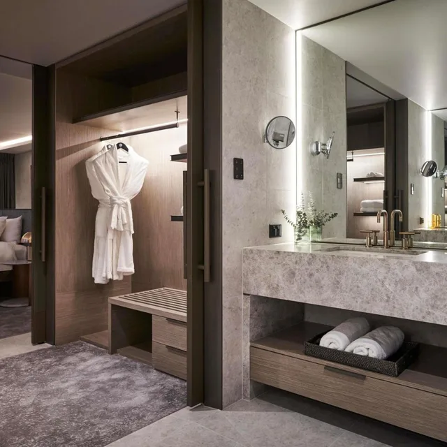 William, Sky, Villa, King Bed, Lounge Access, Top Floor، Pullman East Melbourne 4/9
