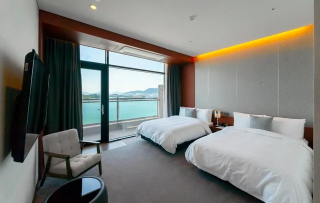 جناح ملكي، Hotel JCS Yeosu 1/2