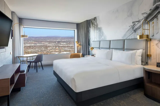 Room, King Bed, Executive Level، HILTON QUEBEC 1/4