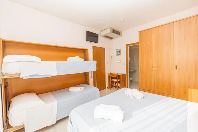 غرفة رباعية، Arlino Hotel 1/5