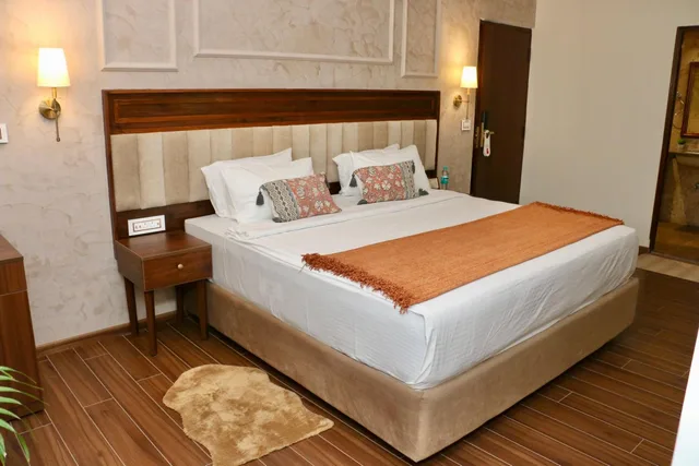 جناح جونيور، Nalapad's Hotel Bangalore International 1/1