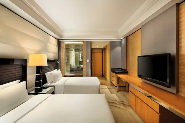 غرفة بريميوم بسريرين مزدوجين مع دخول الصالة، Crowne Plaza Chengdu City Center 1/3