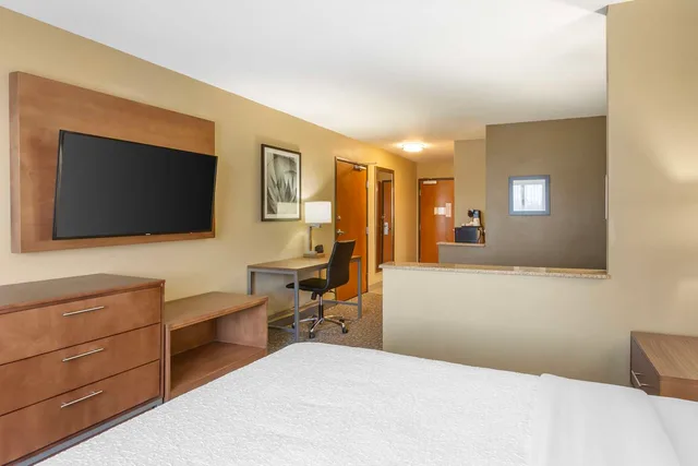 جناح بسرير كوين مع أريكة بحوض استحمام لذوي الإعاقة، Best Western Plus Surprise-Phoenix NW 1/3