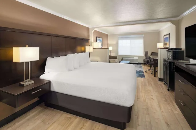 جناح استوديو بسرير كينج، Ramada By Wyndham Moses Lake 1/6