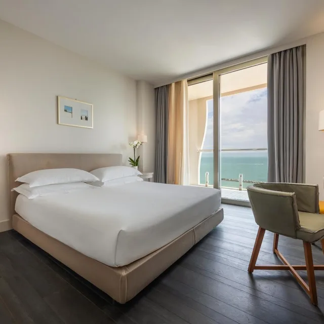 جناح سوبيريور بسرير كينج، Excelsior Hotel, Spa & Lido 3/10