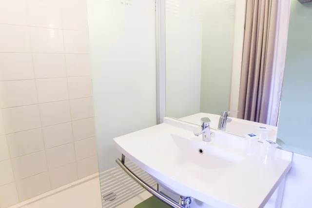 Room, Twin Beds, Ibis Budget Valence Sud 2/5