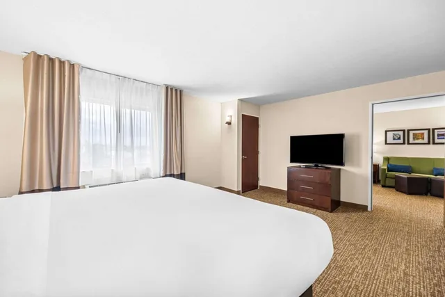 جناح، Comfort Inn Suites Pueblo 2/7