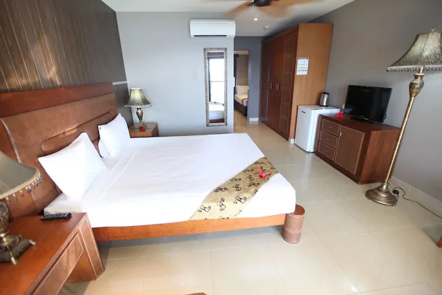 Beach, Cabin, Queen Bed, Fitzroy Island Resort 1/7