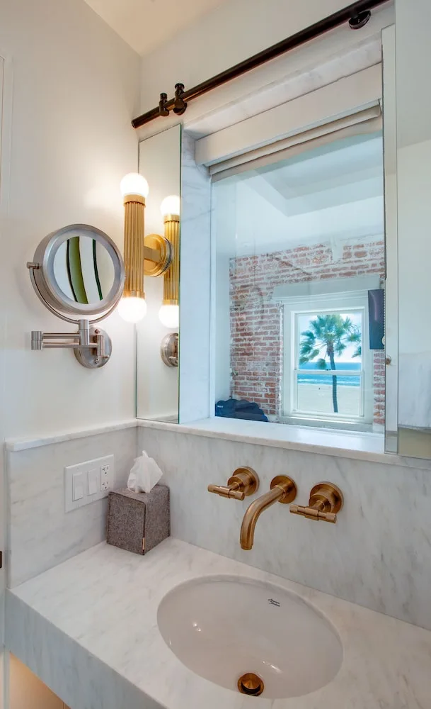 Bungalow, King Bed, Ocean Front, Venice V Hotel 5/9