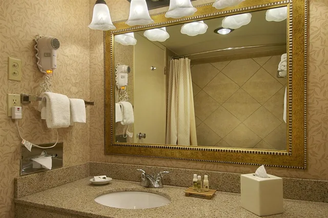 غرفة بسرير كينج، Red Lion Hotel Kelso Longview 5/10
