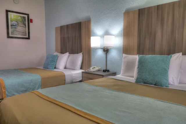 غرفة قياسية بسريرين كوين، Pigeon River Inn 7/9