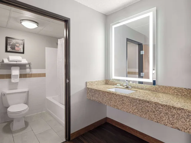 غرفة بسرير كينج، AmericInn by Wyndham Shakopee Near Canterbury Park 9/10