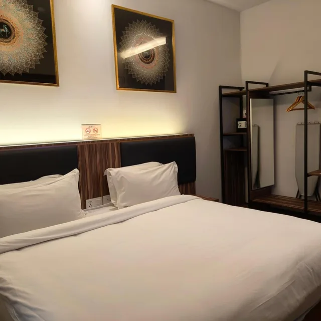 غرفة بسرير كينج، Asiatic Hotel 3/8
