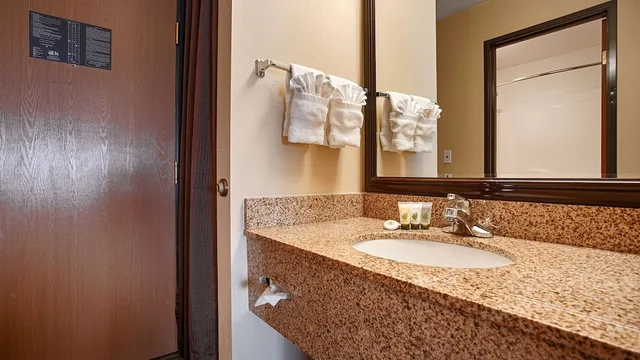 جناح بسريرين كينج بشرفة، Best Western Plus Corning Inn 2/2