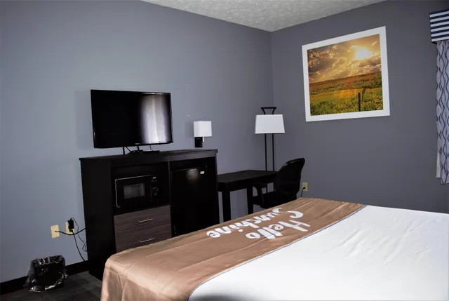 غرفة بسرير كينج للمدخنين لذوي الإعاقة، Days Inn by Wyndham Montgomery 3/3