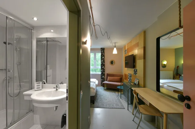 غرفة كومفورت بسريرين منفصلين مع أريكة، Hotel BIRGIT Berlin Mitte 6/7