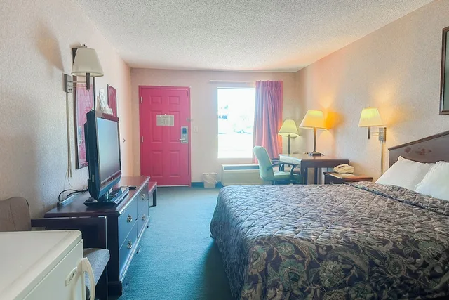غرفة بسرير كينج للمدخنين، OYO Hotel East Macon I-75 4/10