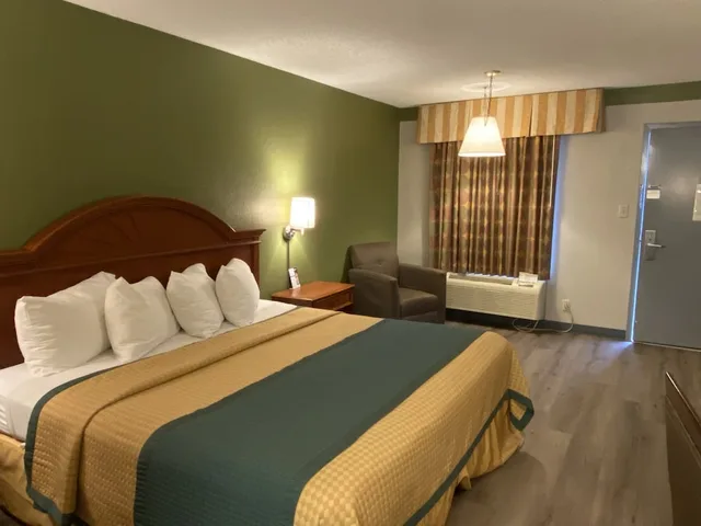 غرفة مفردة بسرير كينج للمدخنين، Americas Best Value Inn 1/4