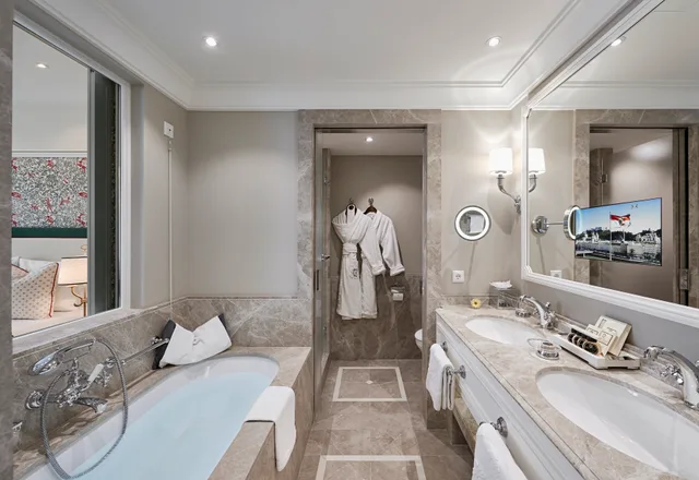 Junior Suite, King Bed, Hotel Sacher Salzburg 2/2