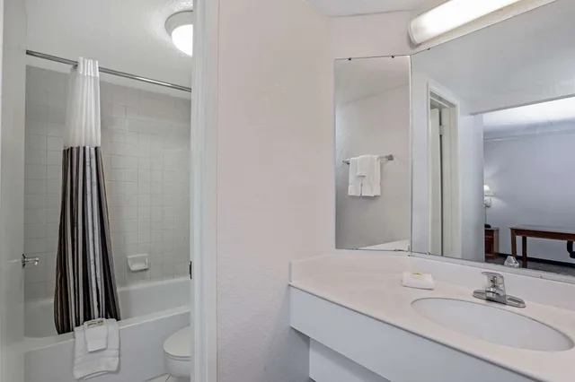 جناح بسرير كينج، La Quinta Inn Stockton 5/5