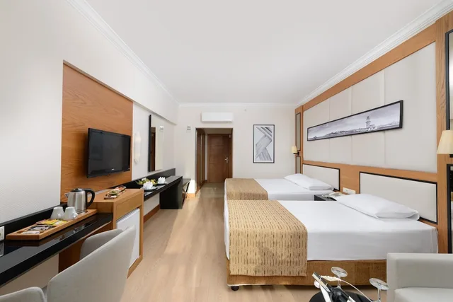 غرفة قياسية بسرير مزدوج وسرير فردي مع أريكة، Aydinbey Famous Resort 3/4