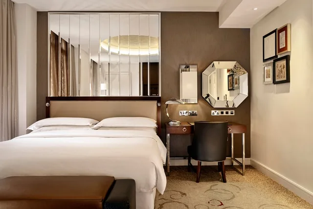 غرفة ديلوكس بسرير كوين، SHERATON GRAND LONDON PARK LANE 3/7