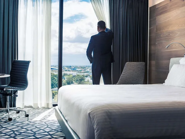 Superior, King Bed, Pullman Sydney Airport 5/9