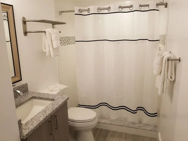 2 Bedrooms, Condo, Premium, King and Queen Bed, Gulf Front, 2 Bathrooms, Sofa، Provident Oceana Beachfront Suites 8/10