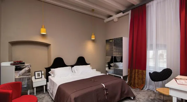 غرفة سوبيريور بسرير مزدوج بإطلالة على المدينة، Xii Century Heritage Hotel 3/5