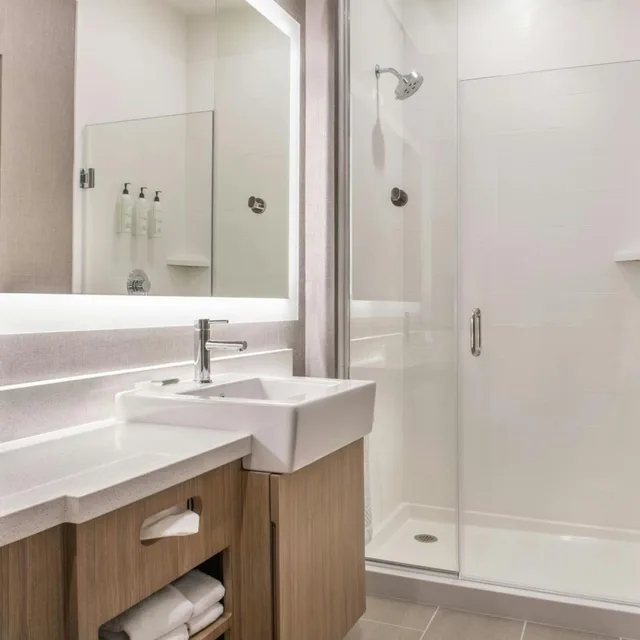 جناح بسرير كينج مع سرير سحّاب إضافي مع أريكة، SpringHill Suites by Marriott Phoenix West/Avondale 1/5